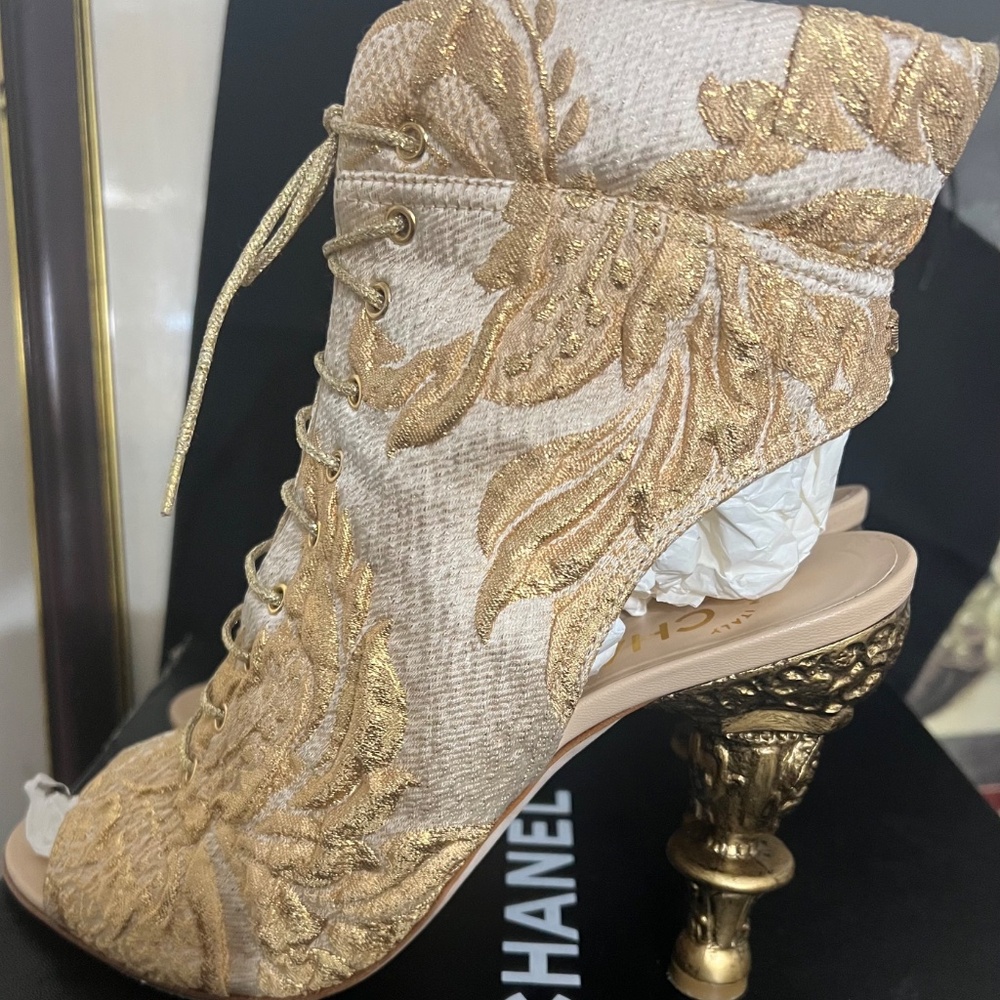 CHANEL CHAUSSURES OUVE BOOTIES - Picture 2 of 6